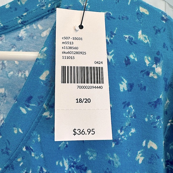 Lane Bryant blue v-neck tee -18/20 - Picture 2 of 7